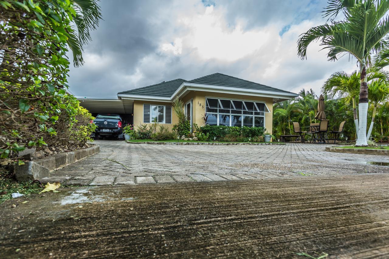 Ocho Rios Under The Palms Villa Exterior photo